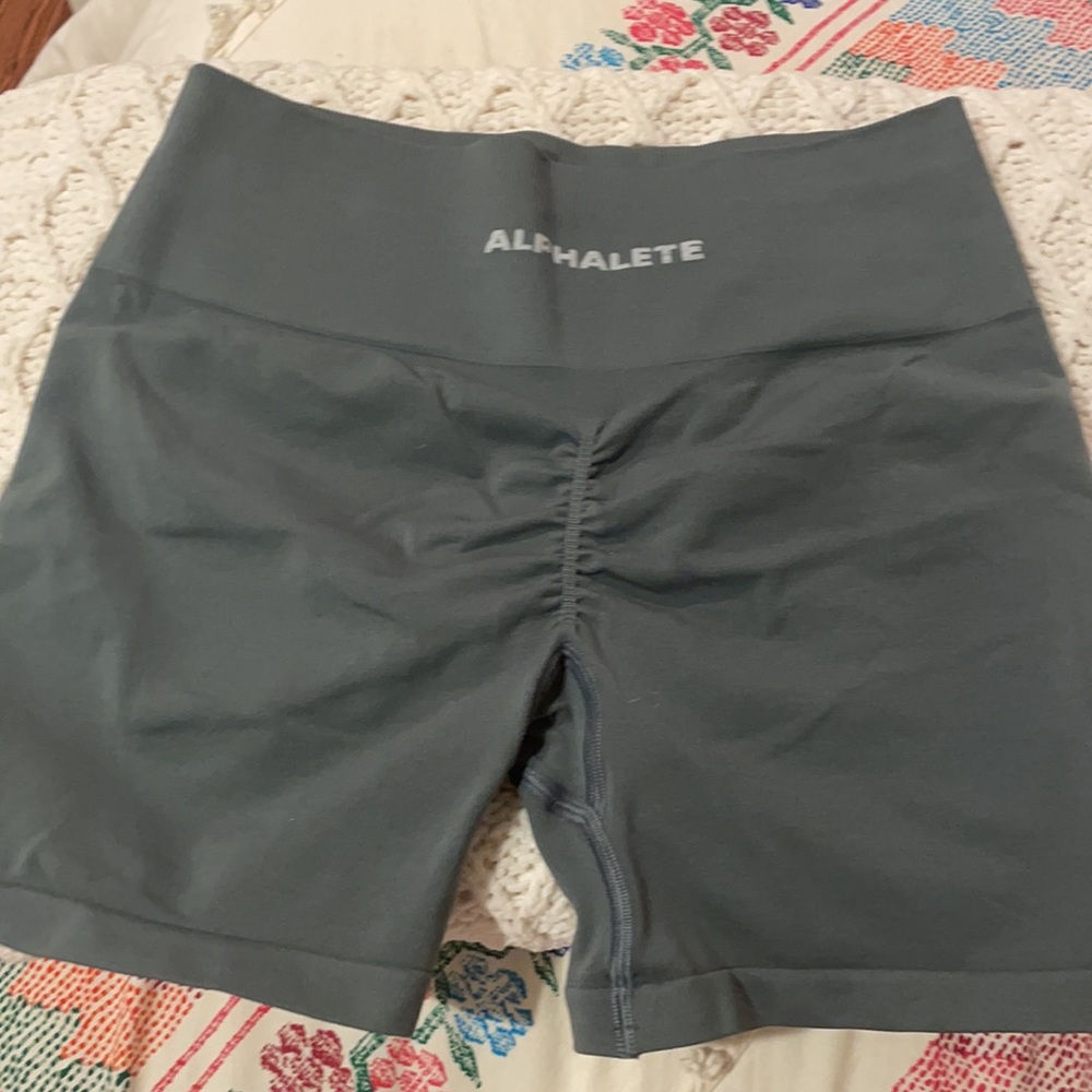Alphalete amplify shorts